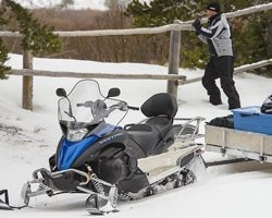 Снегоход Yamaha Ventura с прицепом