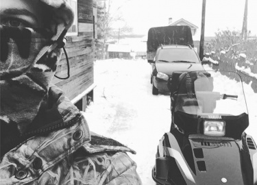 Масло для снегохода. С помощью этого состава образуется защищающий детали двигателя слой. За счет наличия присадок в масле предотвращаются коррозия...