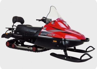 Снегоход Тайга Варяг 550 v. Данный агрегат имеет двухуровневое сидение со съемной спинкой, которое также было дополнено специальными рукоятками; об...