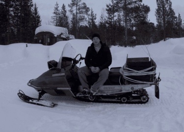 Снегоход Рысь УС 440. Первый экземпляр снегохода Рысь был представлен в 1991 году. Модель позиционировалась как первоклассный вездеход, рассчитанны...