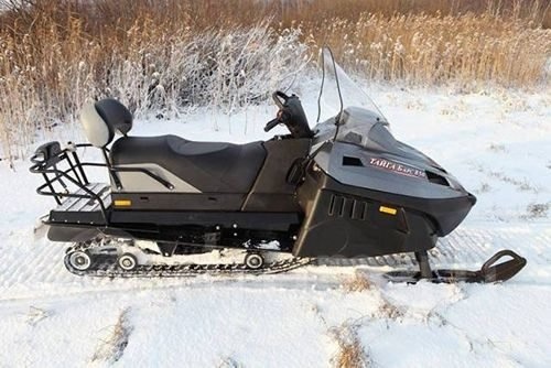 Боковой снимок мотоциклетной собаки Тайга 850 Барс