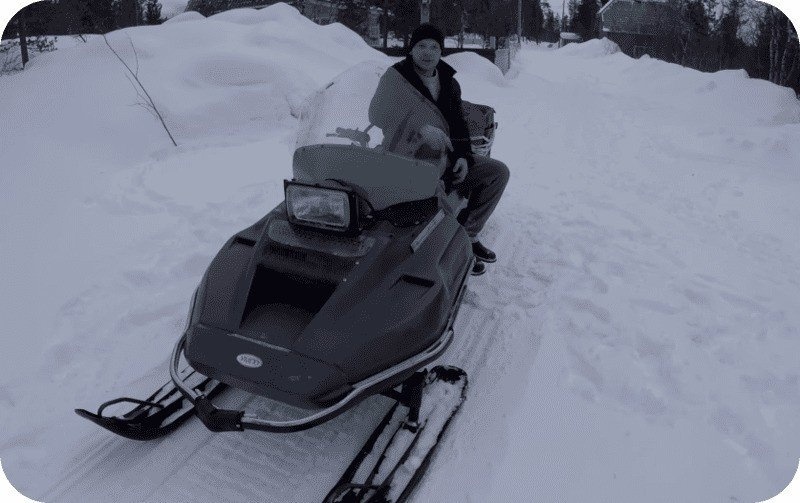 Рысь на снегоходе